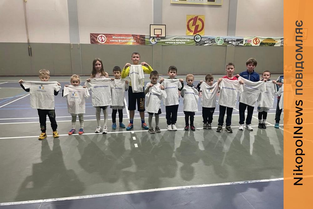 У відділенні ДЮСШ «Електрометалург» протягом тижня тривав турнір з міні-футболу (фото) 1 У відділенні ДЮСШ «Електрометалург» протягом тижня тривав турнір з міні-футболу (фото)