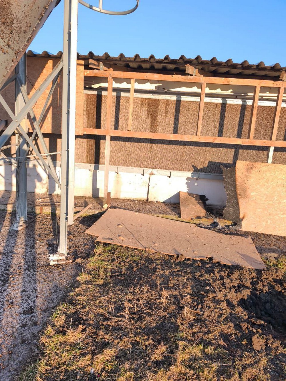 У Нікополі ранок 11 березня розпочався з ворожих атак. Вночі під ударом були Нікопольський і Синельниківський райони. В області працювала ППО.