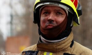 4 доби на Дніпропетровщині боролися з масштабною пожежею після ворожого удару (фото)