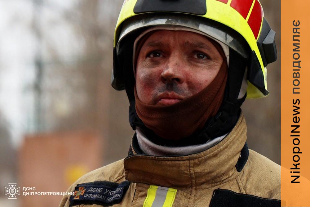 4 доби на Дніпропетровщині боролися з масштабною пожежею після ворожого удару (фото)