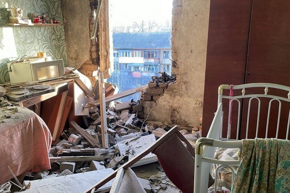 У Нікополі побито багатоповерхівки і телемайстерню, є поранені на Синельниківщині, ворог масовано атакував область БпЛА (фото)