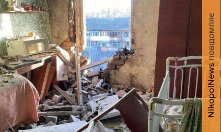 У Нікополі побито багатоповерхівки і телемайстерню, є поранені на Синельниківщині, ворог масовано атакував область БпЛА (фото)