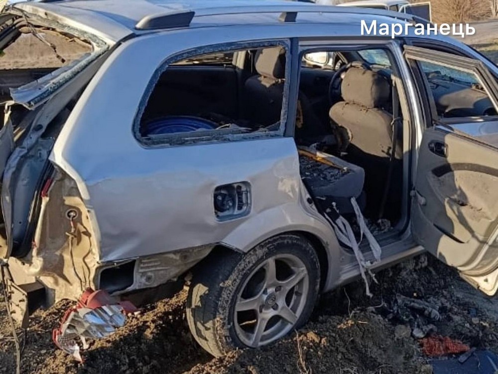 У Нікополі побито будинок культури, у Марганці поранені, також поранено людину у Кам’янському: під ударом ворога були 5 районів області (фото)