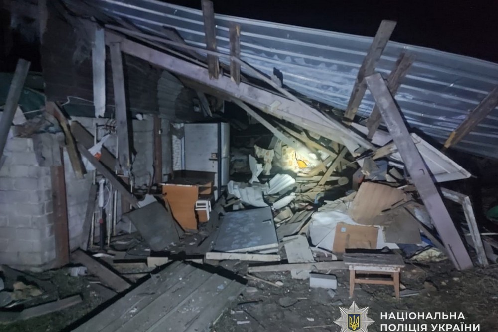 Четверо поранених на Нікопольщині і ще троє в області, під ударом АЗС, будинок культури, автівки, багатоповерхівки – поліція розповіла про наслідки ворожих атак