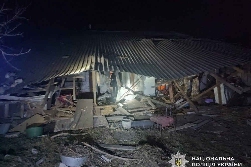 Четверо поранених на Нікопольщині і ще троє в області, під ударом АЗС, будинок культури, автівки, багатоповерхівки – поліція розповіла про наслідки ворожих атак