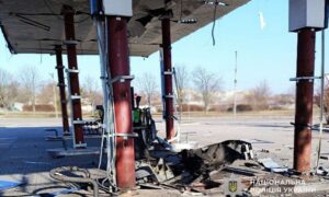 Четверо поранених на Нікопольщині і ще троє в області, під ударом АЗС, будинок культури, автівки, багатоповерхівки – поліція розповіла про наслідки ворожих атак