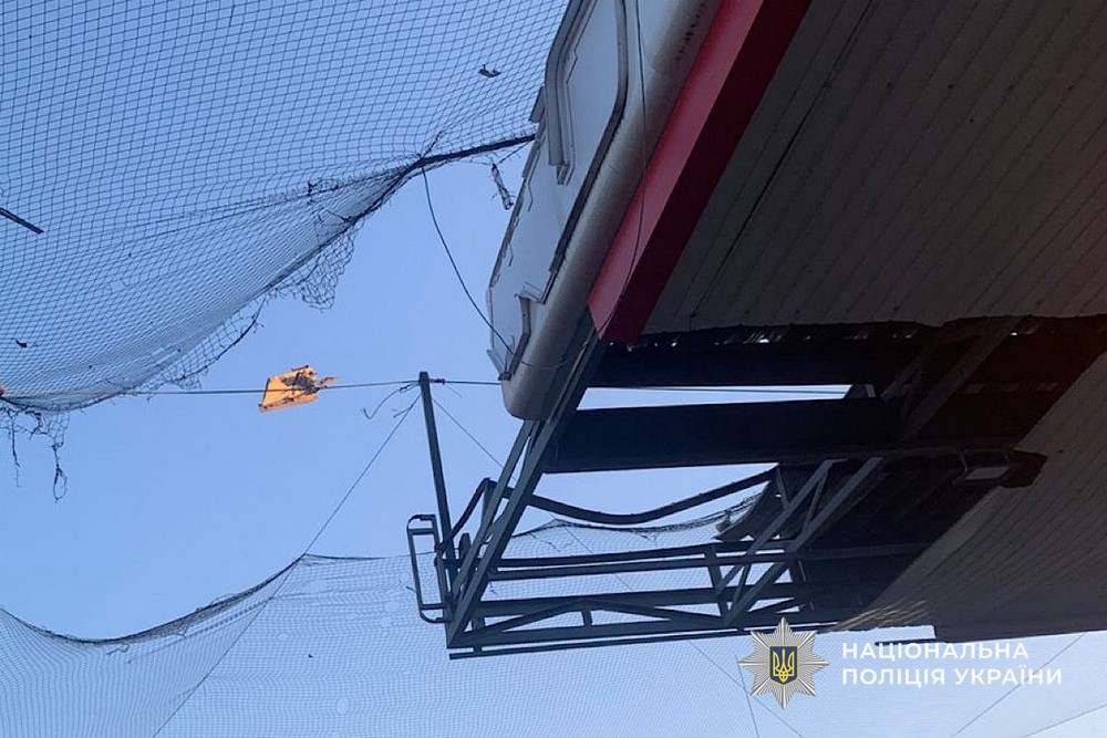 Четверо поранених на Нікопольщині і ще троє в області, під ударом АЗС, будинок культури, автівки, багатоповерхівки – поліція розповіла про наслідки ворожих атак