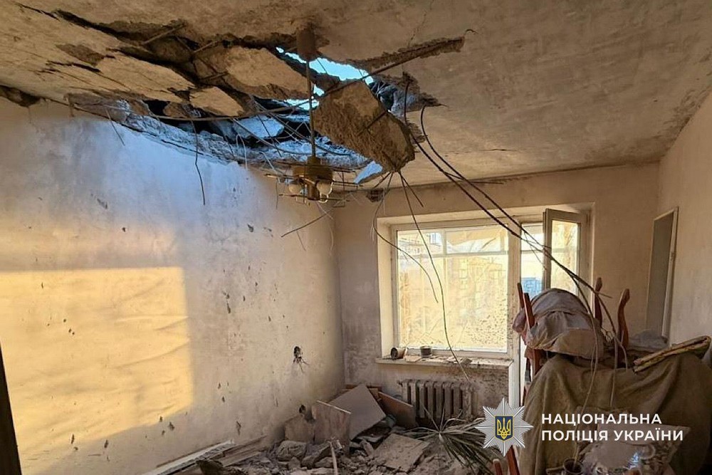 Четверо поранених на Нікопольщині і ще троє в області, під ударом АЗС, будинок культури, автівки, багатоповерхівки – поліція розповіла про наслідки ворожих атак