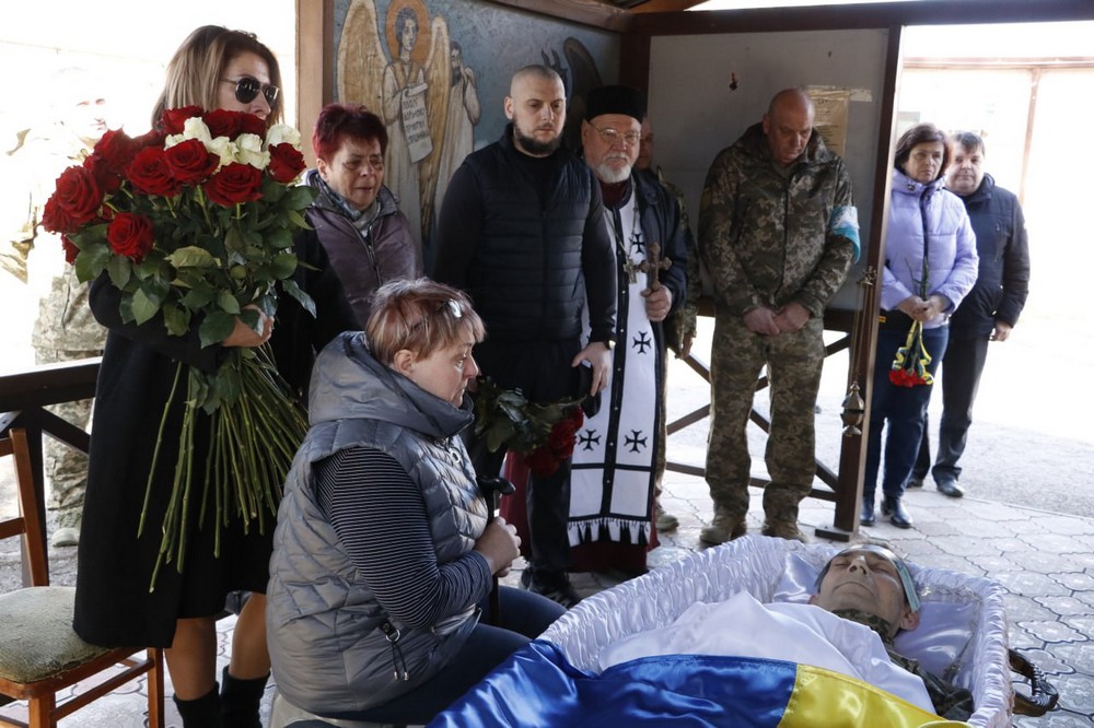 У Нікополі сьогодні провели в останню путь Героя: фото