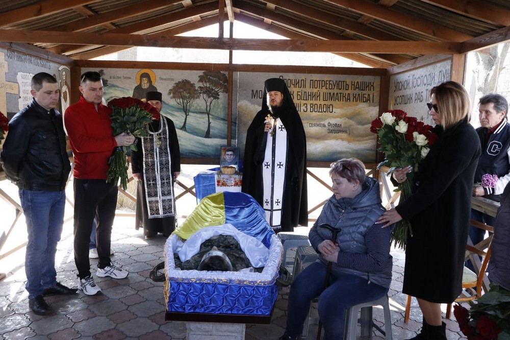 У Нікополі сьогодні провели в останню путь Героя: фото