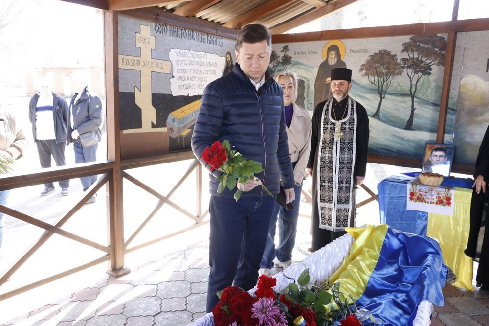 У Нікополі сьогодні провели в останню путь Героя: фото