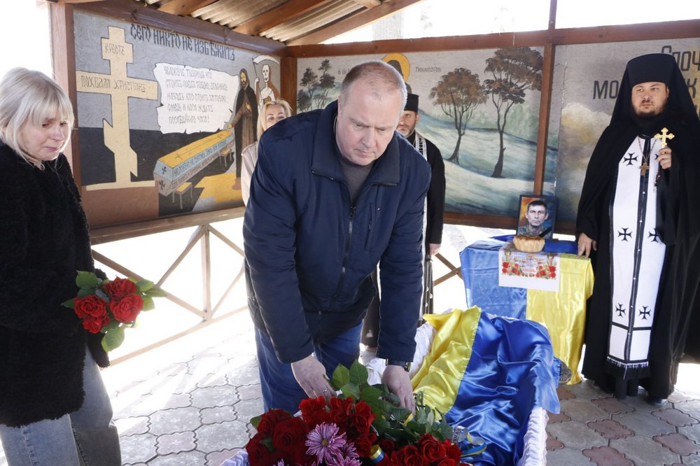 У Нікополі сьогодні провели в останню путь Героя: фото