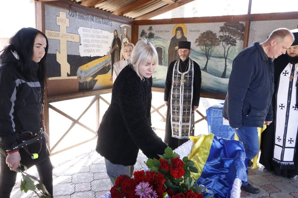 У Нікополі сьогодні провели в останню путь Героя: фото