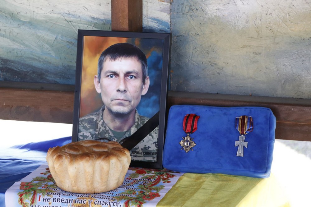 У Нікополі сьогодні провели в останню путь Захисника… Він добровільно долучився до лав ЗСУ на самому початку повномасштабного вторгнення. Помер від хвороби.