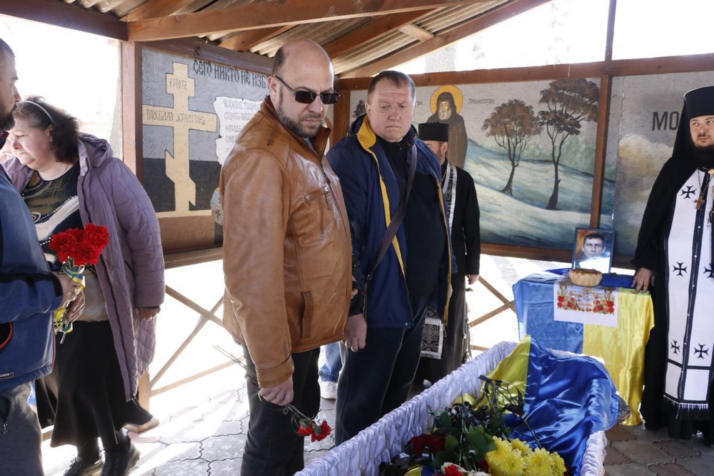 У Нікополі сьогодні провели в останню путь Героя: фото