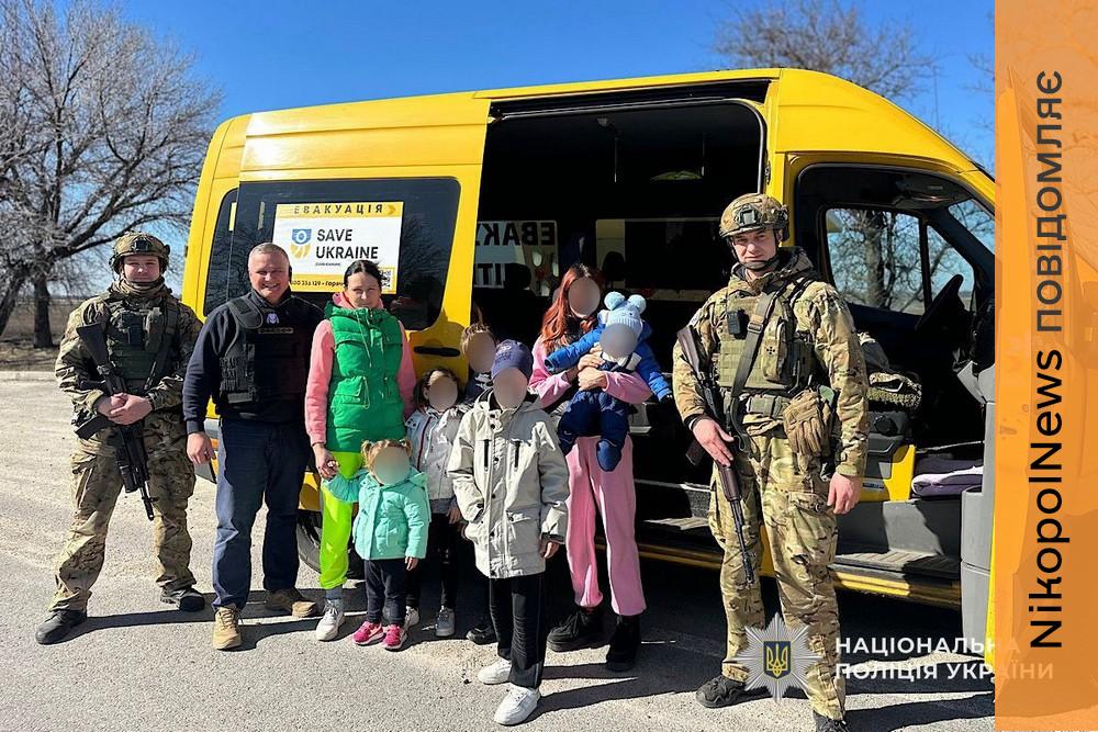 «Останнім часом жити у місті стало особливо страшно»: з Нікополя евакуювали маму з 7 дітьми (фото, відео) 1 «Останнім часом жити у місті стало особливо страшно»: з Нікополя евакуювали маму з 7 дітьми (фото, відео)