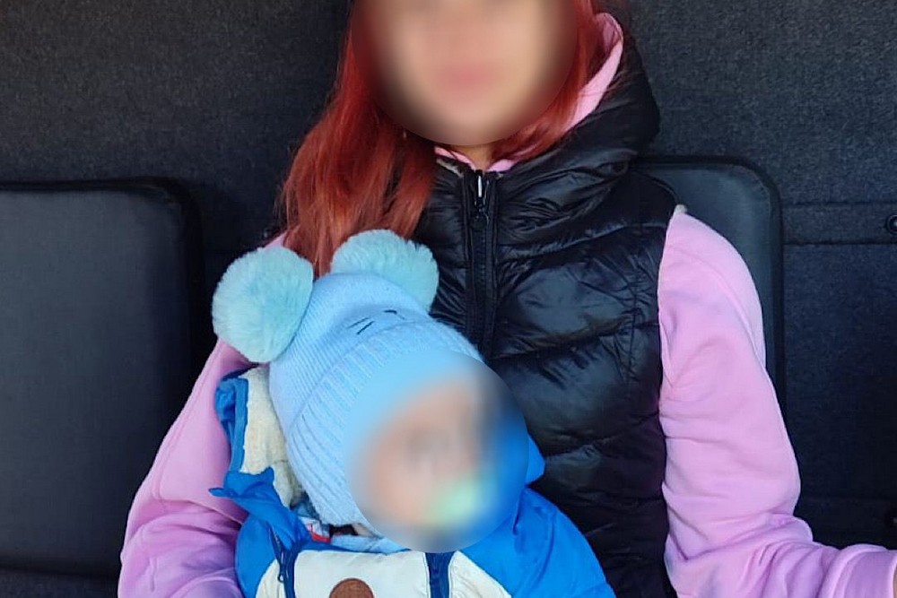 «Останнім часом жити у місті стало особливо страшно»: з Нікополя евакуювали маму з 7 дітьми (фото, відео)