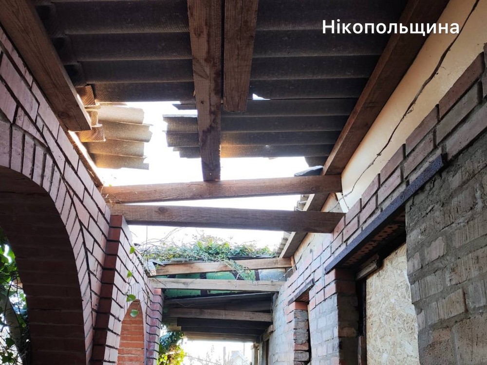 У Нікополі сталися пожежі, є поранений на Синельниківщині – ворог обстріляв два райони області вдень 13 березня