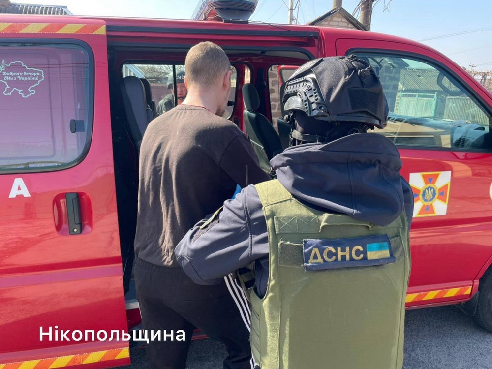 У Нікополі двоє поранених і руйнування, також є поранені у Дніпрі і Синельниківському районі внаслідок ворожих атак (фото) У Нікополі двоє поранених і руйнування, також є поранені у Дніпрі і Синельниківському районі внаслідок ворожих атак (фото)