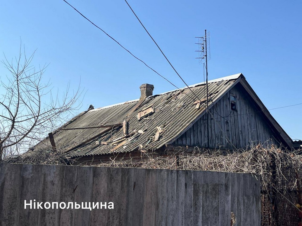 У Нікополі двоє поранених і руйнування, також є поранені у Дніпрі і Синельниківському районі внаслідок ворожих атак (фото) У Нікополі двоє поранених і руйнування, також є поранені у Дніпрі і Синельниківському районі внаслідок ворожих атак (фото)