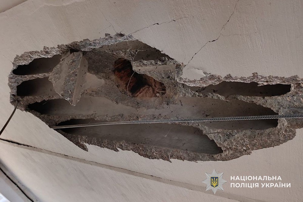 Удар біля магазину в центрі Нікополя, багато поранених у місті, районі і області – поліція розповіла про наслідки атак на Дніпропетровщину (фото) Удар біля магазину в центрі Нікополя, багато поранених у місті, районі і області – поліція розповіла про наслідки атак на Дніпропетровщину (фото)