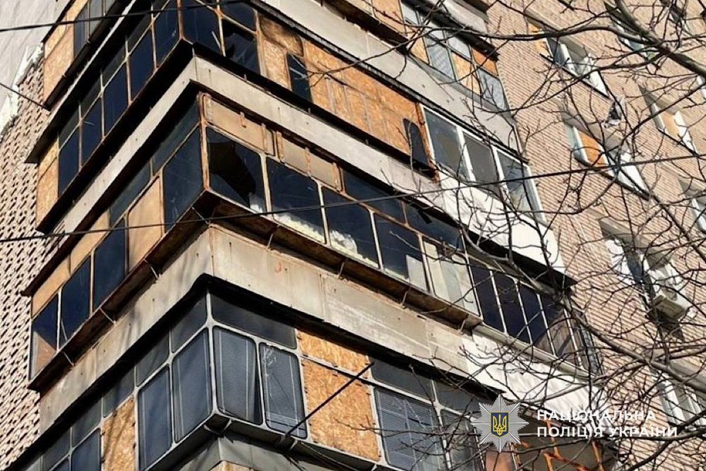 Удар біля магазину в центрі Нікополя, багато поранених у місті, районі і області – поліція розповіла про наслідки атак на Дніпропетровщину (фото) Удар біля магазину в центрі Нікополя, багато поранених у місті, районі і області – поліція розповіла про наслідки атак на Дніпропетровщину (фото)