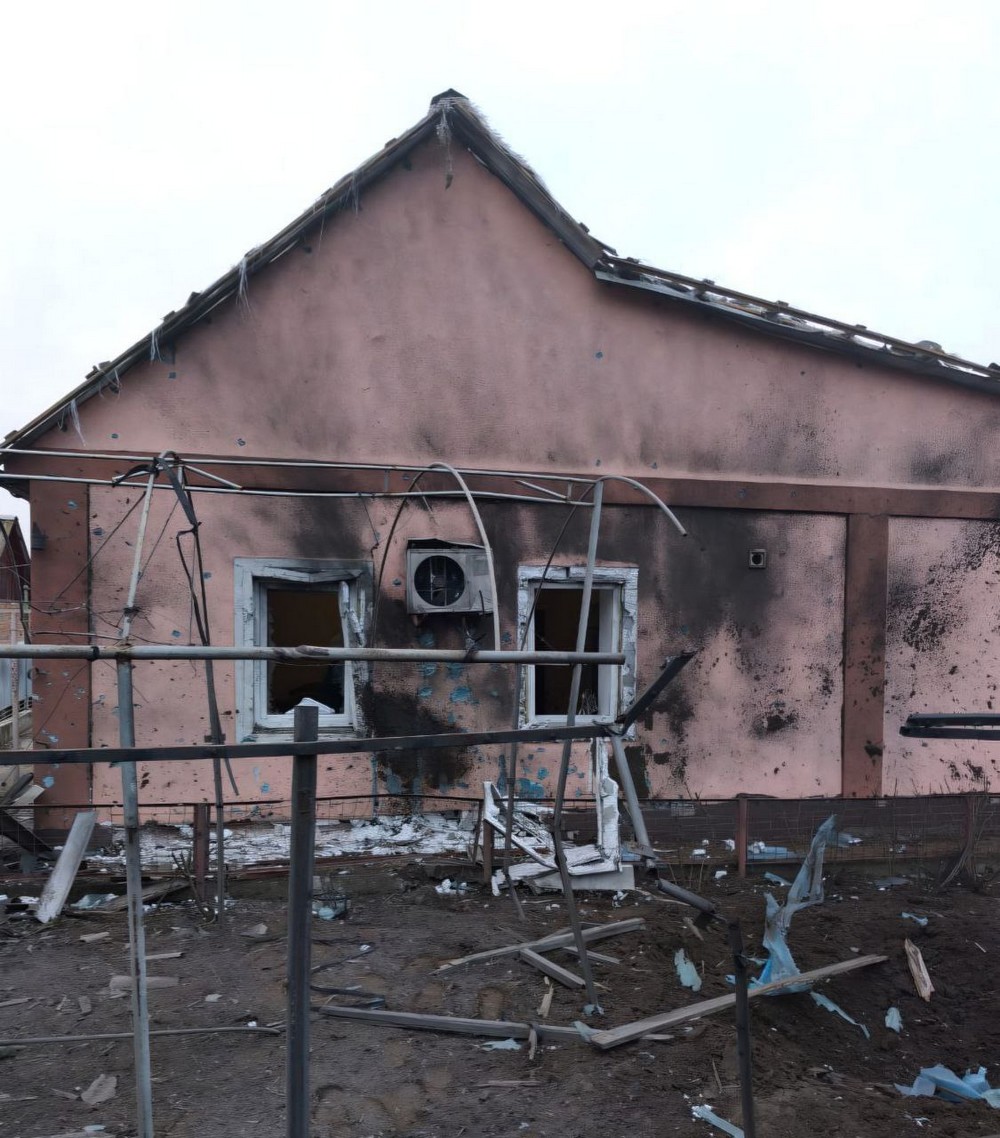 У Нікополі важко поранено жінку, побито будинки, також поранена є на Синельниківщині, під ударом було і Криворіжжя (фото)