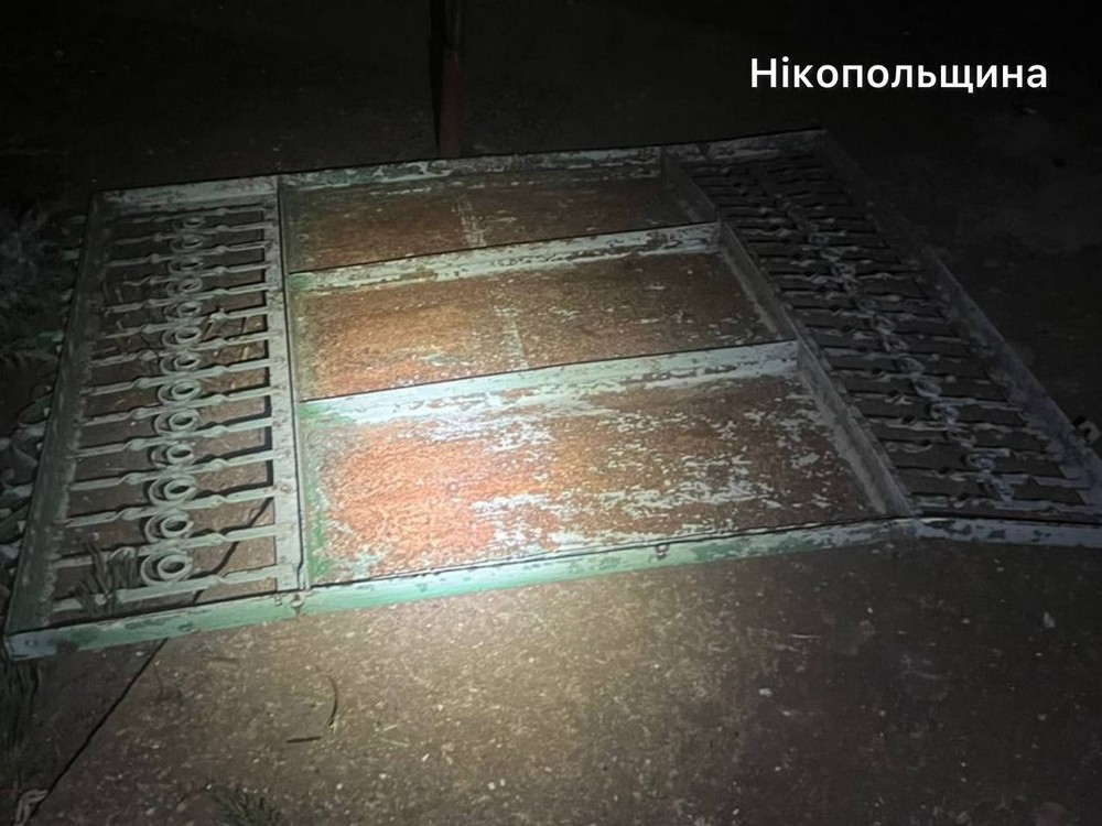 У Нікополі важко поранено жінку, побито будинки, також поранена є на Синельниківщині, під ударом було і Криворіжжя (фото)