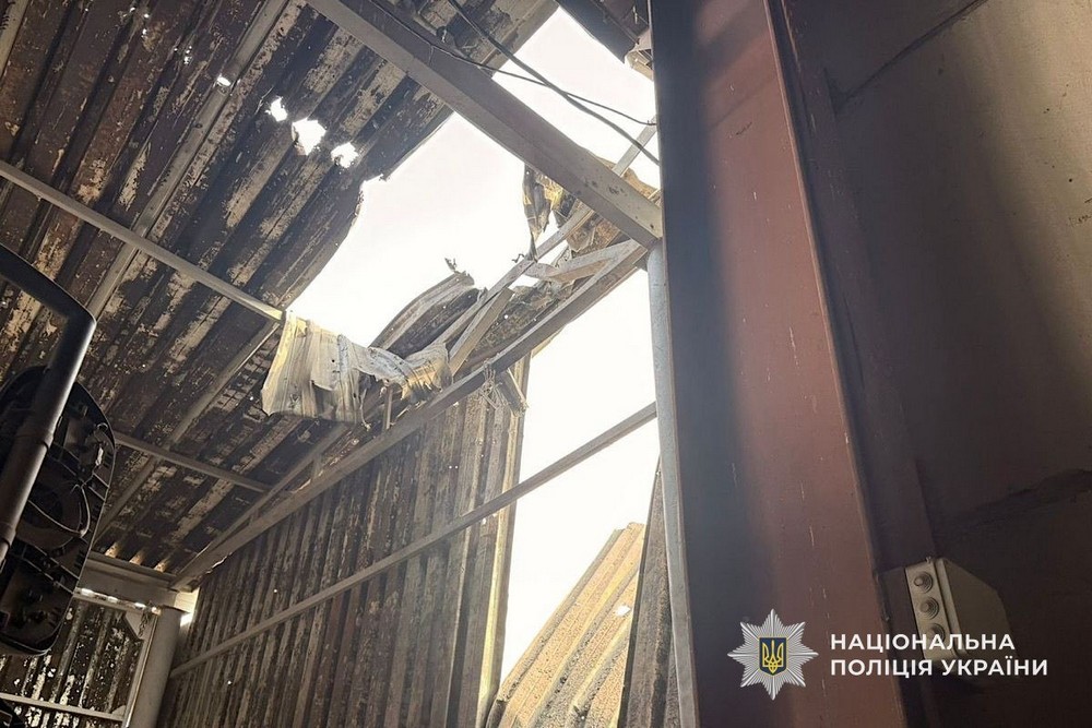 Ворог атакував на Нікопольщині інфраструктуру і підприємства, обстрілював Синельниківщину – поліція розповіла про наслідки терору (фото) Ворог атакував на Нікопольщині інфраструктуру і підприємства, обстрілював Синельниківщину – поліція розповіла про наслідки терору (фото)
