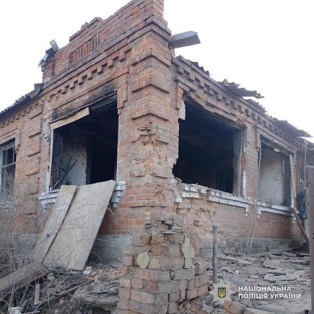 Ворог атакував на Нікопольщині інфраструктуру і підприємства, обстрілював Синельниківщину – поліція розповіла про наслідки терору (фото) Ворог атакував на Нікопольщині інфраструктуру і підприємства, обстрілював Синельниківщину – поліція розповіла про наслідки терору (фото)