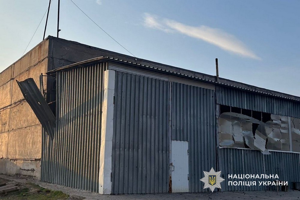 Ворог атакував на Нікопольщині інфраструктуру і підприємства, обстрілював Синельниківщину – поліція розповіла про наслідки терору (фото) Ворог атакував на Нікопольщині інфраструктуру і підприємства, обстрілював Синельниківщину – поліція розповіла про наслідки терору (фото)