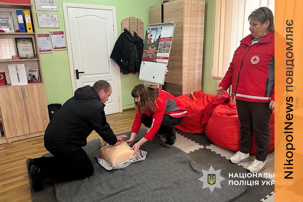 Під прицілом війни: у Нікополі поліцейські відпрацьовують дії у надзвичайних ситуаціях (фото) 1 Під прицілом війни: у Нікополі поліцейські відпрацьовують дії у надзвичайних ситуаціях (фото)