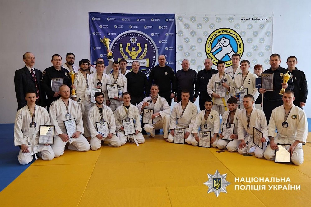Нікопольські поліцейські стали призерами обласних змагань з рукопашного бою. Нікопольські поліцейські стали призерами обласних змагань з рукопашного бою.