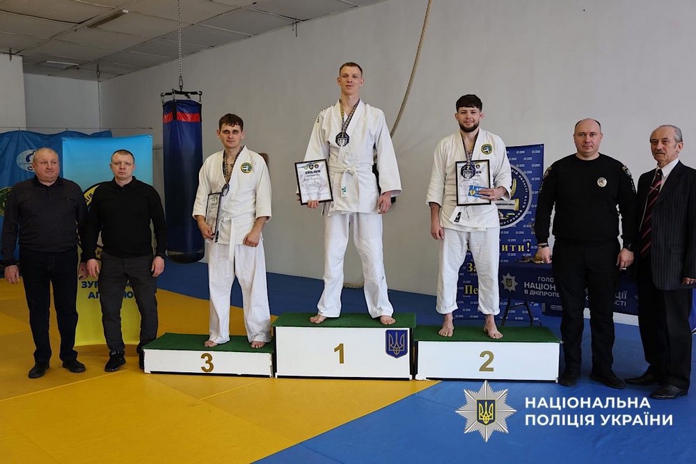 Нікопольські поліцейські стали призерами обласних змагань з рукопашного бою. Нікопольські поліцейські стали призерами обласних змагань з рукопашного бою.