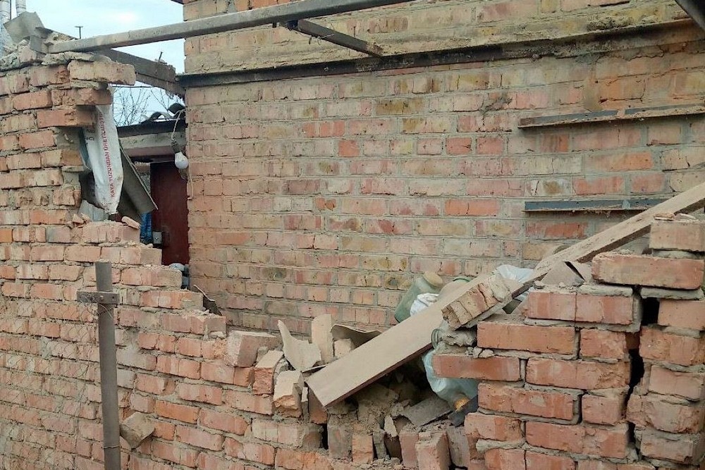 Ворог атакував жінку і дитину у Нікополі біля магазину, у Мирівській громаді вдарив по мопеду з родиною, на Синельниківщині є загиблі – поліція (фото) Ворог атакував жінку і дитину у Нікополі біля магазину, у Мирівській громаді вдарив по мопеду з родиною, на Синельниківщині є загиблі – поліція (фото)