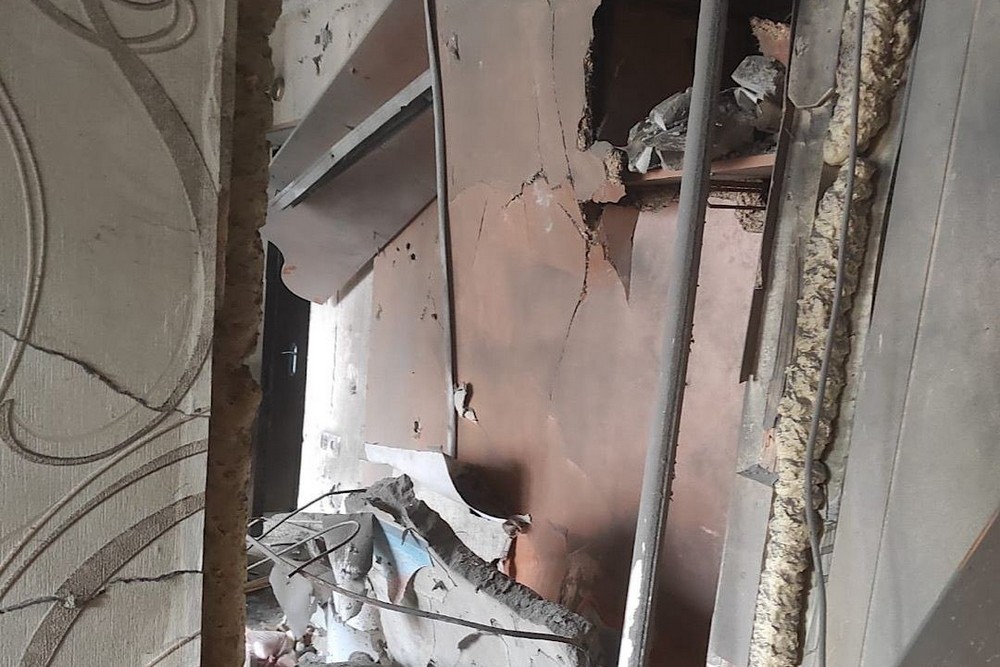 Ворог атакував жінку і дитину у Нікополі біля магазину, у Мирівській громаді вдарив по мопеду з родиною, на Синельниківщині є загиблі – поліція (фото) Ворог атакував жінку і дитину у Нікополі біля магазину, у Мирівській громаді вдарив по мопеду з родиною, на Синельниківщині є загиблі – поліція (фото)