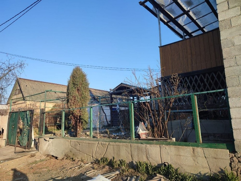 У Нікополі побито багатоповерхівки і автівки, двоє поранених у Кривому Розі, під ударом була і Синельниківщина (фото) У Нікополі побито багатоповерхівки і автівки, двоє поранених у Кривому Розі, під ударом була і Синельниківщина (фото)