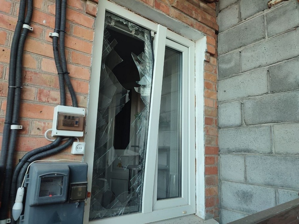 У Нікополі побито багатоповерхівки і автівки, двоє поранених у Кривому Розі, під ударом була і Синельниківщина (фото) У Нікополі побито багатоповерхівки і автівки, двоє поранених у Кривому Розі, під ударом була і Синельниківщина (фото)