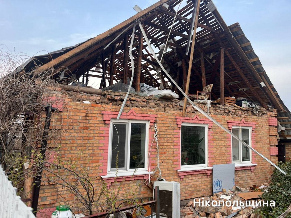 Нікопольщина була під вогнем РСЗВ і дронів, у Нікополі потрощено будинки, є поранена на Синельниківщині (фото)