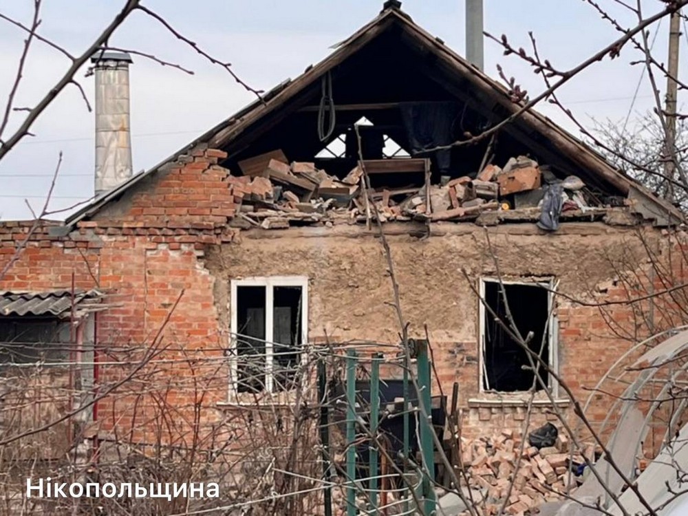 Нікопольщина була під вогнем РСЗВ і дронів, у Нікополі потрощено будинки, є поранена на Синельниківщині (фото)