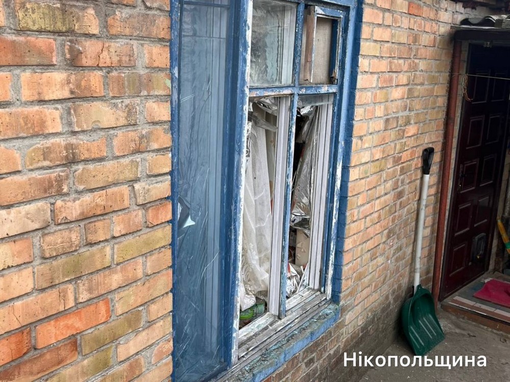 Нікопольщина була під вогнем РСЗВ і дронів, у Нікополі потрощено будинки, є поранена на Синельниківщині (фото)