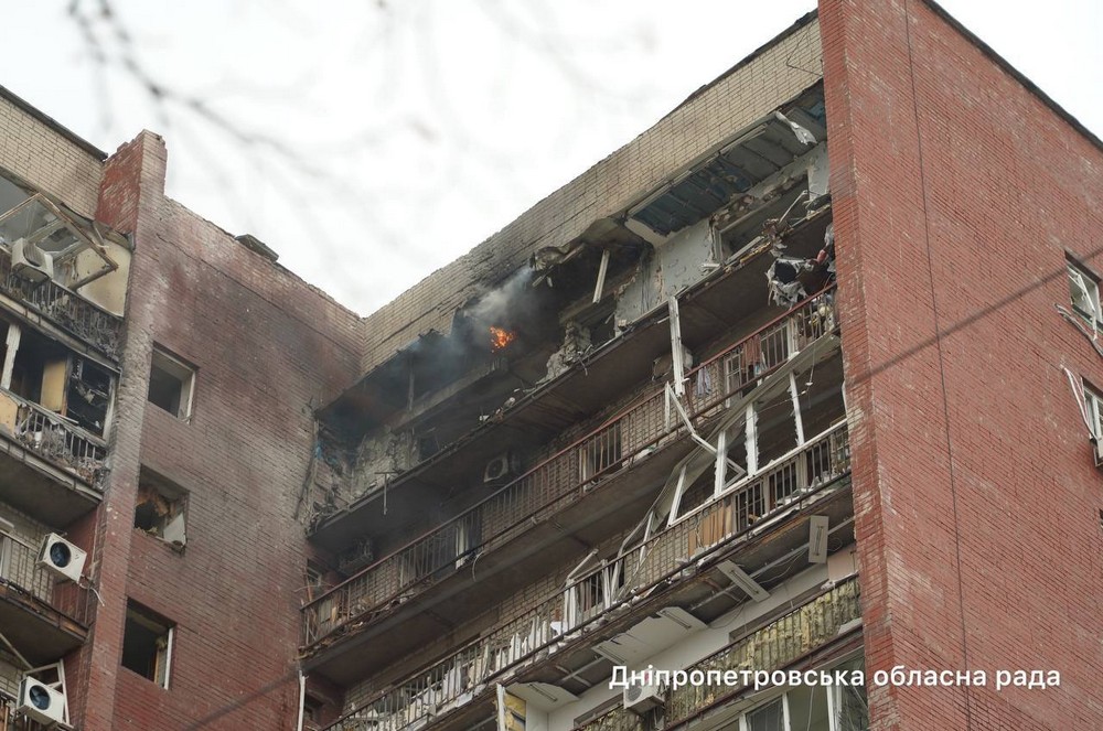Ворог вдарив по багатоповерхівці у Дніпрі 24 березня: є поранені - все, що відомо (фото, відео)