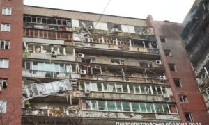 Ворог вдарив по багатоповерхівці у Дніпрі 24 березня: є поранені - все, що відомо (фото, відео)