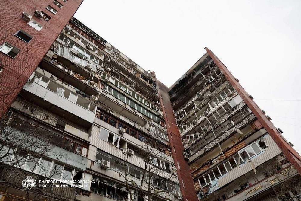 Ворог вдарив по багатоповерхівці у Дніпрі 24 березня: є поранені - все, що відомо (фото, відео)