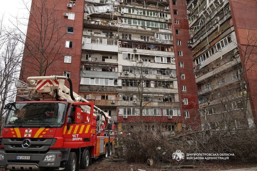 Ворог вдарив по багатоповерхівці у Дніпрі 24 березня: є поранені - все, що відомо (фото, відео)