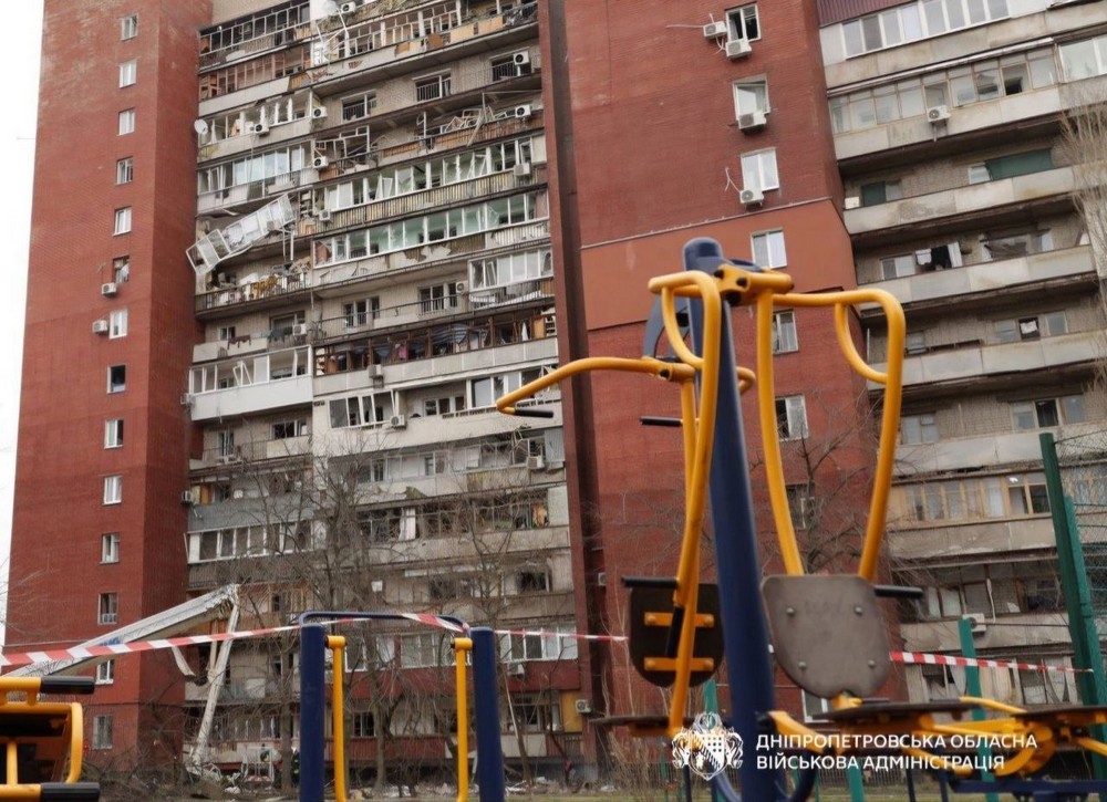 Ворог вдарив по багатоповерхівці у Дніпрі 24 березня: є поранені - все, що відомо (фото, відео)