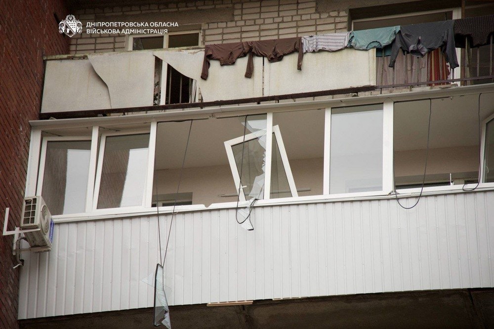 Ворог вдарив по багатоповерхівці у Дніпрі 24 березня: є поранені - все, що відомо (фото, відео)