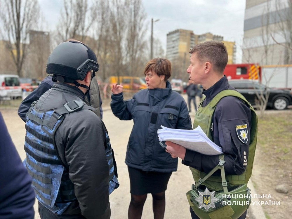 16 поранених і руйнування, 131 повідомлення про обстріли Нікополя і району, удар по Дніпру, атаки на Синельниківщину – поліція фіксує наслідки російського терору