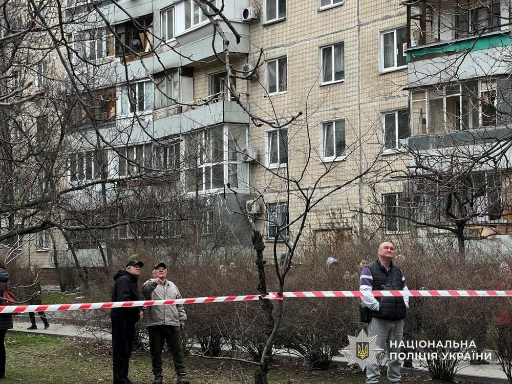 16 поранених і руйнування, 131 повідомлення про обстріли Нікополя і району, удар по Дніпру, атаки на Синельниківщину – поліція фіксує наслідки російського терору