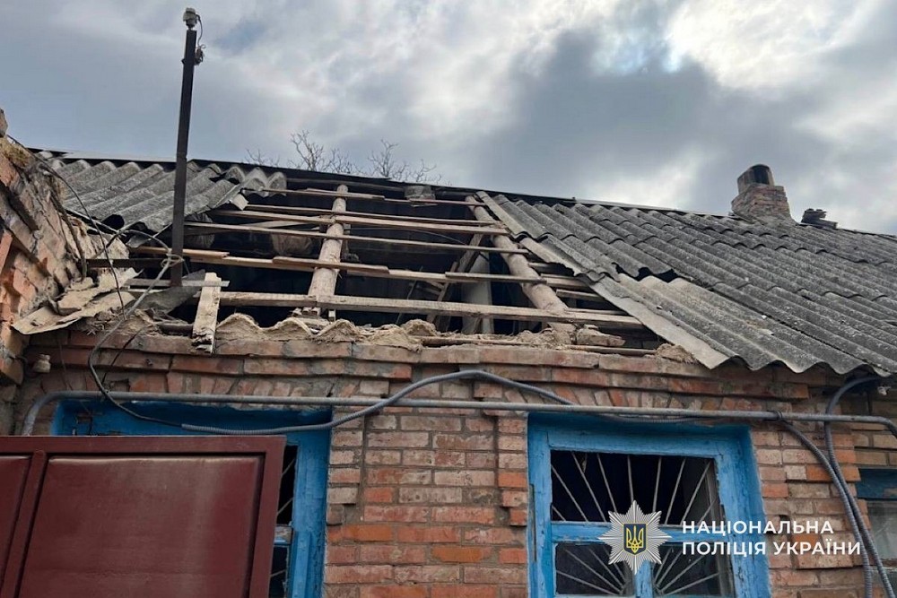 16 поранених і руйнування, 131 повідомлення про обстріли Нікополя і району, удар по Дніпру, атаки на Синельниківщину – поліція фіксує наслідки російського терору